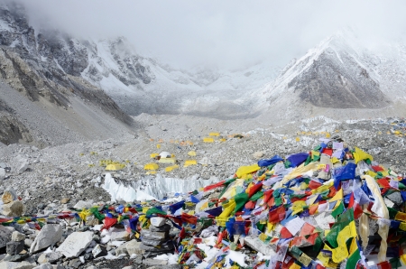 Everest Base Camp,Nepal,April 22,2013- Final path marker with traditional colourful tibetan flags showing way to first Everst Base Campのeditorial素材