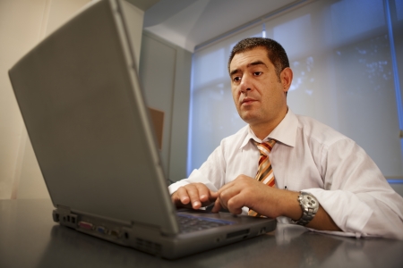 Businessman working on laptop in office environment


の写真素材