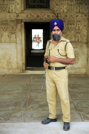 NEW DELHI, INDIA - APRIL, 2013: Indian sikh security at red fortのeditorial素材