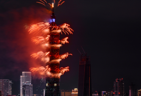 TAIPEI, TAIWAN - JANUARY 1, 2017 - Red fireworks explode in a brilliant show during the 2017 New Year countdown at the Taipei 101 building in Taiwanのeditorial素材