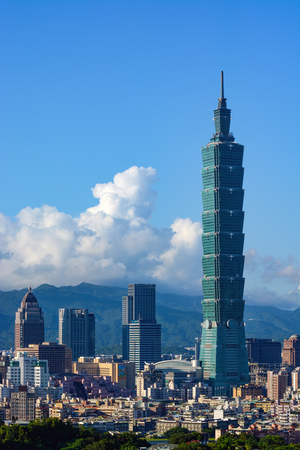 TAIPEI, TAIWAN - AUGUST 7, 2016 - The Taipei 101 building towers over the urban landscape of Taiwan's modern capitalのeditorial素材
