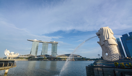 Iconic Merlion statue fountain at Marina Bay in Singaporeのeditorial素材