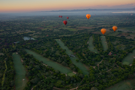 Bagan. Myanmar. 11/25/2016. Every morning at dawn, a dozen balloons, let's see, a bird's eye, a splendor of many ancient Buddhist temples of Bagan.のeditorial素材