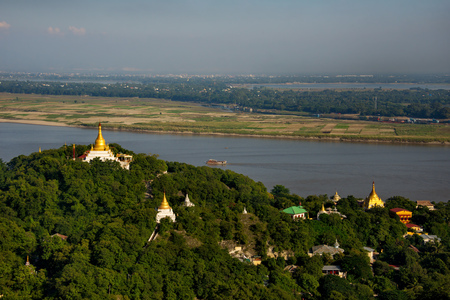 Myanmar. The Ponya Shin pagoda is located on the banks of the Irrawaddy River.の写真素材