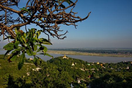 Myanmar. The Ponya Shin pagoda is located on the banks of the Irrawaddy River.の写真素材