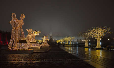 Moscow. Russia. December 20, 2020. Light sculptures of dancing couples in Victory Park on Kutuzovsky Prospekt.のeditorial素材