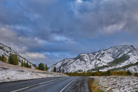 Russia. The South of Western Siberia, the Altai Mountains. The first autumn snow on the Chui highway near the village of Shebalino, surrounded by snow-capped mountains.の写真素材