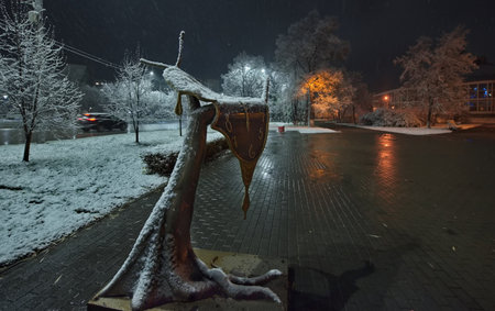 Novokuznetsk, Russia. November 01, 2024. A picturesque view of the trees of the city park covered with the first autumn snow and illuminated by lanterns of warm and cold light.の写真素材