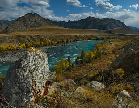 Russia. Siberia, Altai Mountains. Only in the middle of autumn, when the mountain glaciers stop melting, the water in the Katun River becomes transparent and rich turquoise color.の写真素材