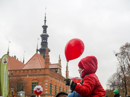 GDANSK - NOVEMBER 11: Kids holding a balloons for celebrating national day on November 11, 2016 in Gdansk, Poland.のeditorial素材