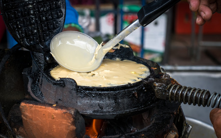 Step 3 for make a thai ancient honeycomb dessertsの写真素材
