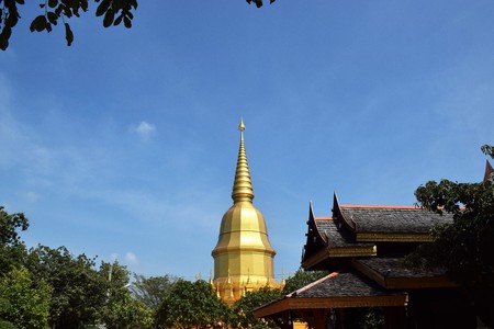Golden pagoda Wat Phawangnumyen sky backgroundの写真素材