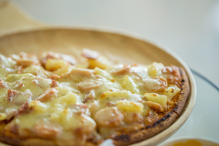 Mushroom and ham pizza.の写真素材