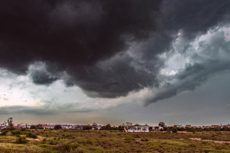 Foreboding Skies: Dark Clouds Before the Rainの写真素材