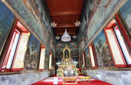 BANGKOK, THAILAND - JULY 4 : The ancient Buddha with mural paint. This temple is famous for Thai people to worship and pray at Prathumwararam temple on July 4,2012 in Bangkok, Thailand のeditorial素材