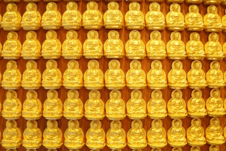 NONTHABURI, THAILAND - AUGUST 5 : The beautiful small golden Buddha are on the wall.This art show the faith of people to the Buddhism at Leng Noei Yi 2 temple on August 5,2012 in Nonthaburi, Thailand のeditorial素材
