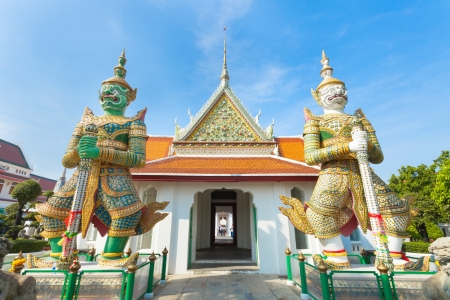 BANGKOK,THAILAND-NO VEMBER 28:Beautiful guardian giant standing in front of the main door is the famous for the tourist to take a picture at Wat Pho temple on December 28,2012 in Bangkok,Thailand のeditorial素材
