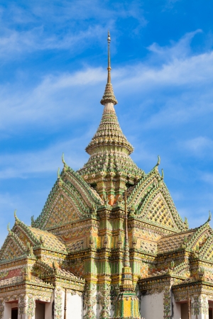 BANGKOK,THAILAND-DECEMBER 31:The beautiful temple roof which made from ancient mosaic from China show deep faith in Buddhism of artist at Pho tample in Bangkok on December 31,2012 in Bangkok,Thailandのeditorial素材