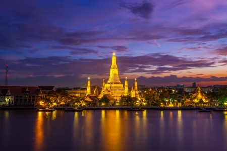 BANGKOK,THAILAND- AUGUST 28 The beautiful landscape sunset of famous travel place  Wat Pho  near Chao Phraya river at Wat Ptemple on August 28,2013 in Bangkok,Thailand のeditorial素材