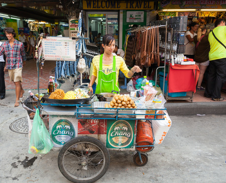 BANGKOK,THAILAND-DECEMBER 5   The merchant is selling Padthai Thai noddle  which popular for foreigner in Thailand on Khaosarn road in Bangkok on December 5,2013 in Bangkok,Thailand のeditorial素材