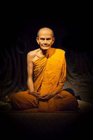 NAKORNPRATHOM,THAILAND-AUGUST 25: Luang Poo Mun considered the true and leader of all monks dedicated to Kammatthana practice at Thai Human Imagery Museum on August 25,2014 in Nakornprathom,Thailandのeditorial素材