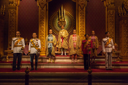 NAKORNPRATHOM,THAILAND-AUGUST 25: The Royal Images of Chakri Dynasty Kings of Thailand was show at Thai Human Imagery Museum on August 25,2014 in Nakornprathom,Thailandのeditorial素材