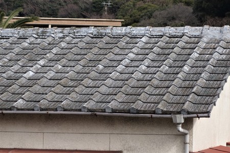 Old cement tile roofの写真素材