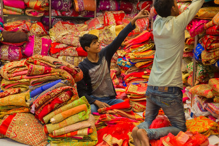 JAIPUR, Rajasthan, India â DEC, 2016: Sari Shop. Indian Traditional Women's Luxury Sari clothing on Market on Dec, 2016 in JAIPUR, India. Jaipur - center of Traditional eastern Handicrafts of Indiaのeditorial素材
