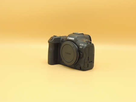 The best innovative camera was the mirrorless flagship - Canon EOS R5 in black. Yellow background....