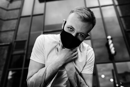 Black and white portrait of a man in a mask against the virus.の写真素材