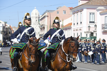 LISBON - APRIL 16: The Changing Guard Ceremony takes place in Palace of Belem on APRIL 16, 2017 in Lisbon, Portugal.のeditorial素材