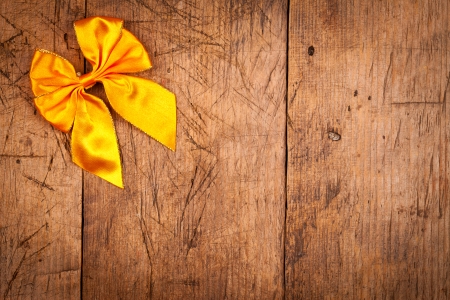 Yellow ribbon on rustic wooden background, upper corner
の写真素材