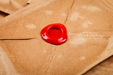 Red empty wax seal on old envelope. Closeup view.
の写真素材