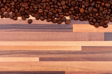 Coffee beans on striped table, upper border
の写真素材