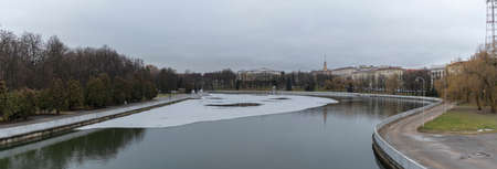 Dark waters of the river with thin plates of ice. The first ice on the river in center of Minsk. Urban concepts. Space for text.の写真素材