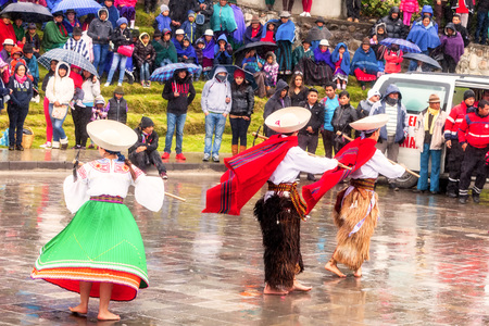 Ingapirca, Ecuador - 20 June 2015: Unidentified Indigenous People Dressed Traditional Celebrating Festival Of The Sun, South America In Ingapirca On June 20, 2015のeditorial素材