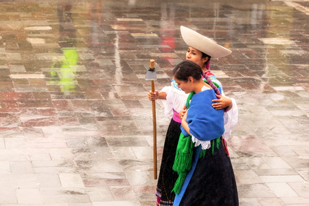 Ingapirca, Ecuador - 20 June 2015: Unidentified Young Women Honoring The Inca Deity, Festival Of The Sun, Inti Raymi In Ingapirca On June 20, 2015のeditorial素材