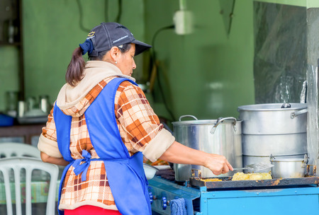 Banos De Agua Santa, Ecuador - 29 November 2014: Latin Woman Cooking On The Streets Of Banos De Agua Santa, Ecuador In Banos De Agua Santa On November 29, 2014のeditorial素材