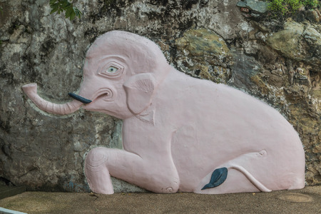 Elephants are the largest land animals today. Take a pregnancy up to 22 months, which is the longest of the land animals of all kinds. Newborn elephant has an average weight of 120 kg.の写真素材