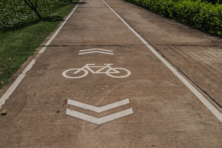 The means through which they can and get back to the sidewalk and bike lane. Under the Road Traffic lanes bridge or driveway.の写真素材
