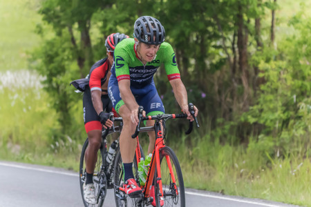 CHACHOENGSAO, THAILAND - APRIL 3:People who do not know many cyclists in the race.April 3, 2561. Chachoengsao Province. Thailand.のeditorial素材
