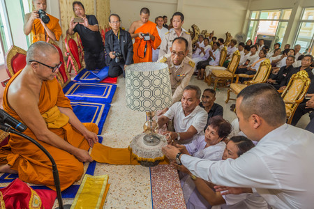 Funeral rites in Thailand is divided into three ceremonies, including burial ceremony watering funeral liturgy. Ceremony and Jacques in the business The ceremony is to start bathing the corpse.のeditorial素材