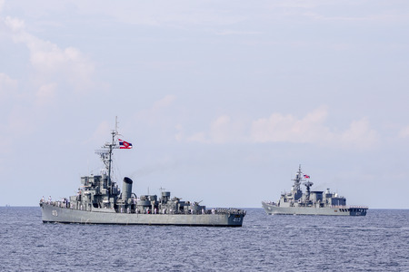 CHONBURI, THAILAND-NOVEMBER 10, 2016 : HTMS Pinklao (DE 413) and HTMS Naresuan (FF421) sail in the sea during King Bhumibol Adulyadej remembrance event on November 10, 2016 in Sattahip bay, Chonburi.のeditorial素材