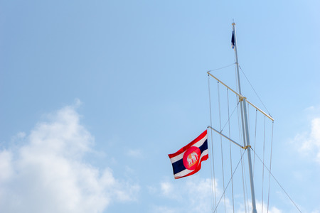 CHONBURI, THAILAND - APRIL 11, 2018 : Royal Thai Navy ensign blow on gaff navy style flag pole on April 11, 2018 in Chonburi, Thailand.のeditorial素材