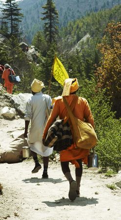 Pilgrims on trail to source of Ganga
