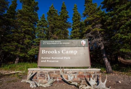 Brooks Camp entrance in Katmai National Park,Alaskaのeditorial素材