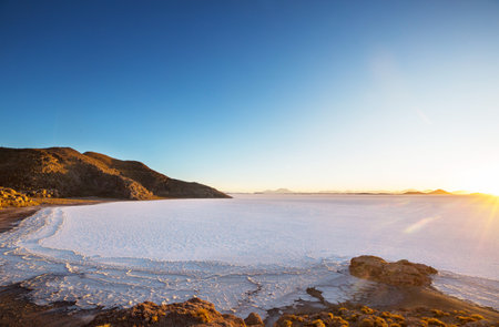 Unusual Salar de Uyuni at sunrise, Boliviaの写真素材