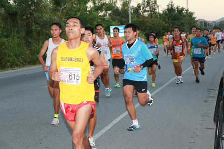CHONBURI  THAILAND - AUGUST 12: Unidentified marathon runner at Sirikit hospital mini-half marathon 2014 on AUGUST 12, 2014  in Chonburi, Thailand.のeditorial素材