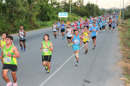 CHONBURI  THAILAND - AUGUST 12: Unidentified marathon runner at Sirikit hospital mini-half marathon 2014 on AUGUST 12, 2014  in Chonburi, Thailand.のeditorial素材
