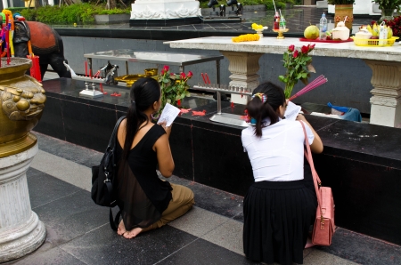People paying respect to Buddha and blessing for their good luckのeditorial素材